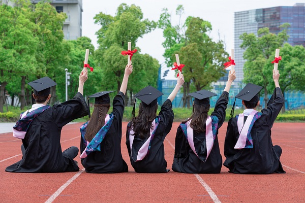梦见很多老同学预示什么 梦见很多老同学有什么征兆